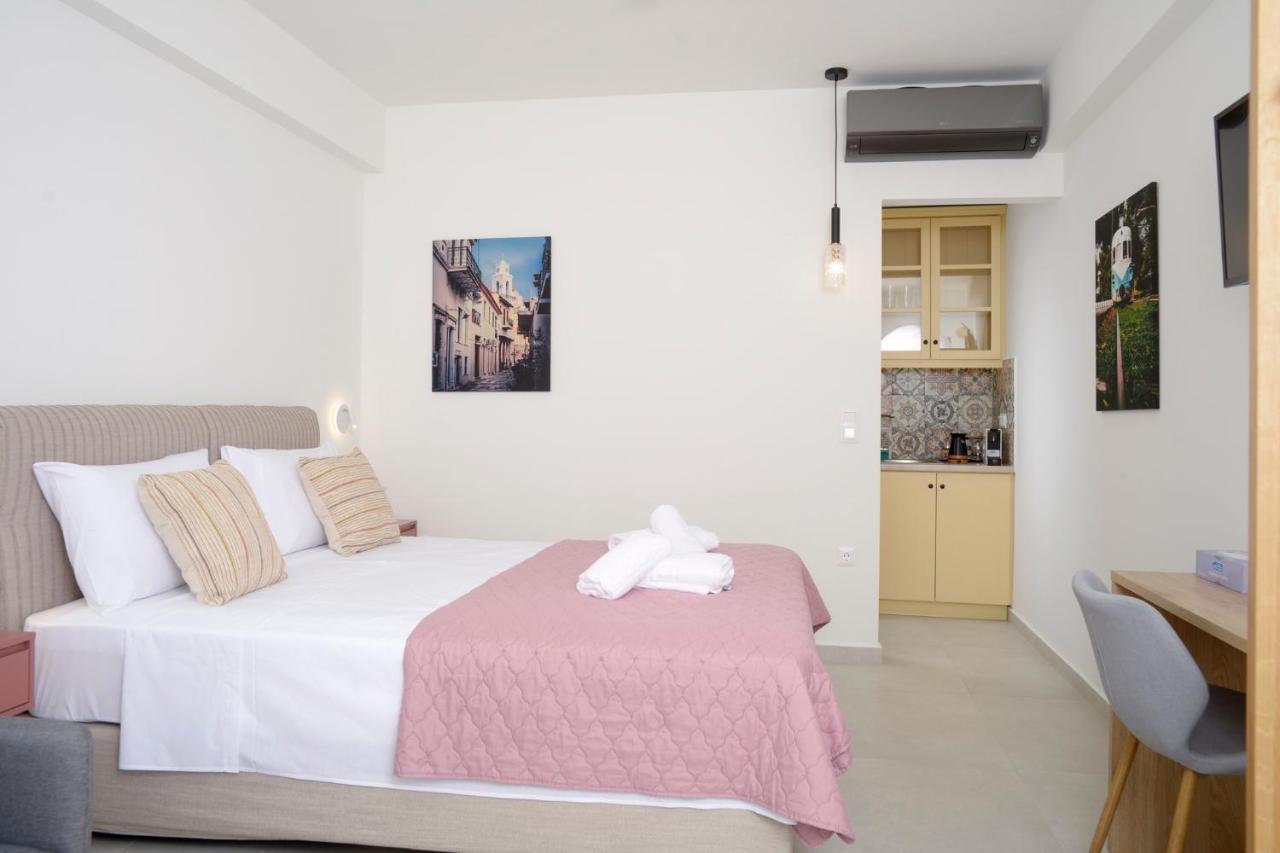Isavella'S Apartments Under The Castle Kalamata Exterior photo